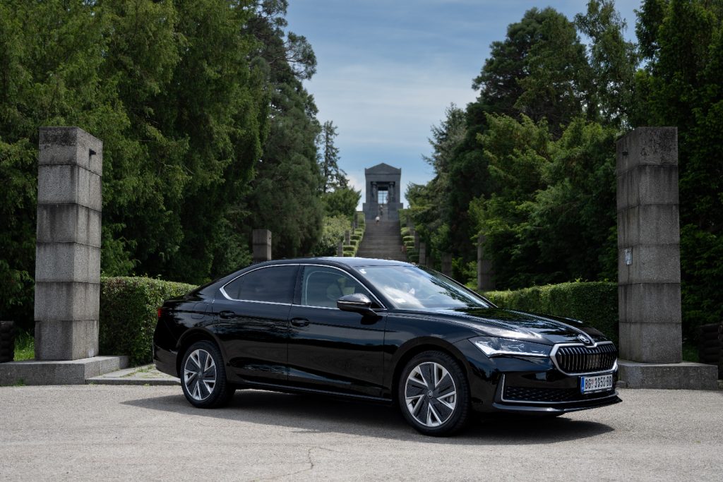 Privatni transfer do Kopaonika nova Skoda Superb 2025